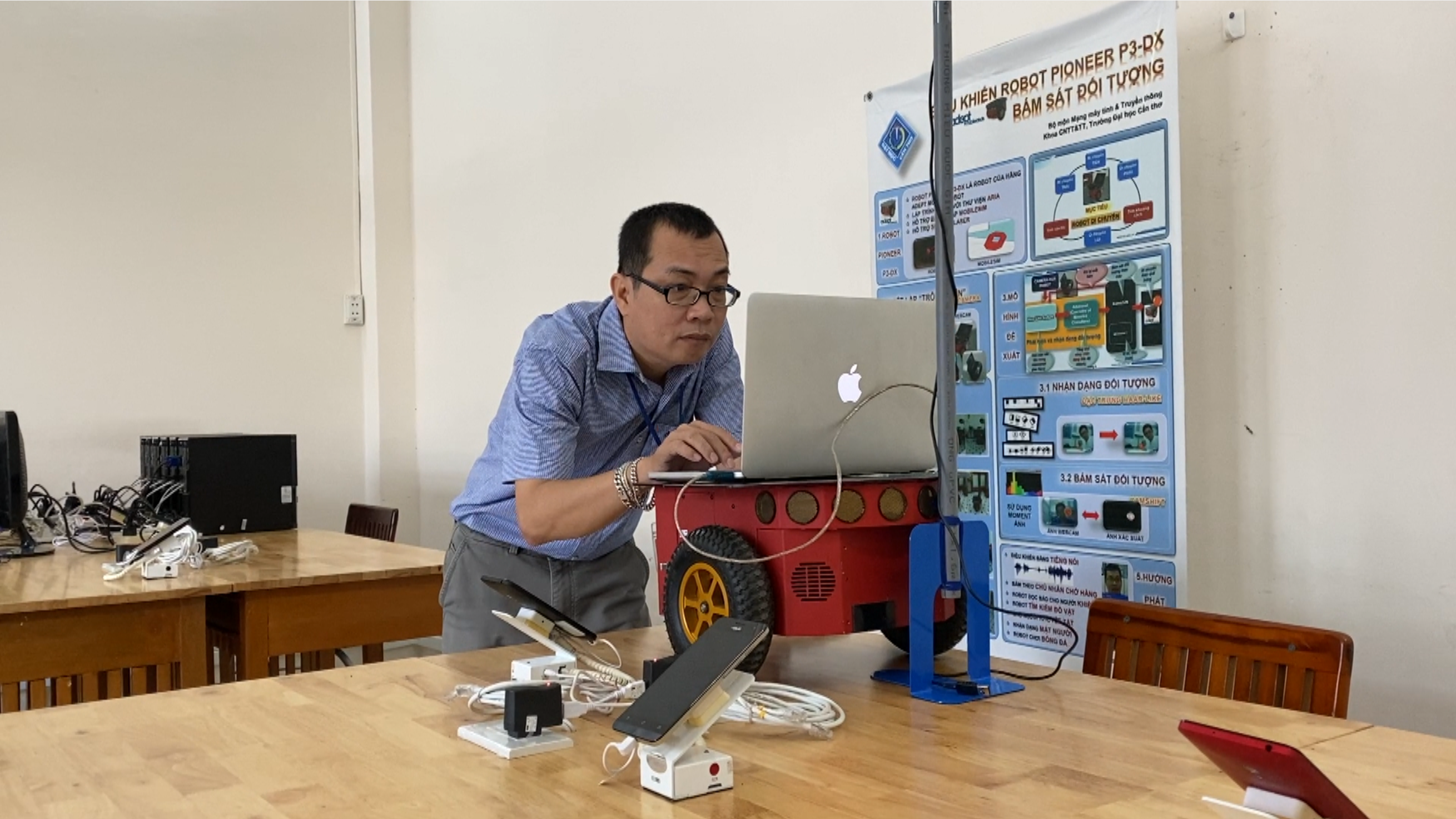 Sinh viên Khoa MMT & TT