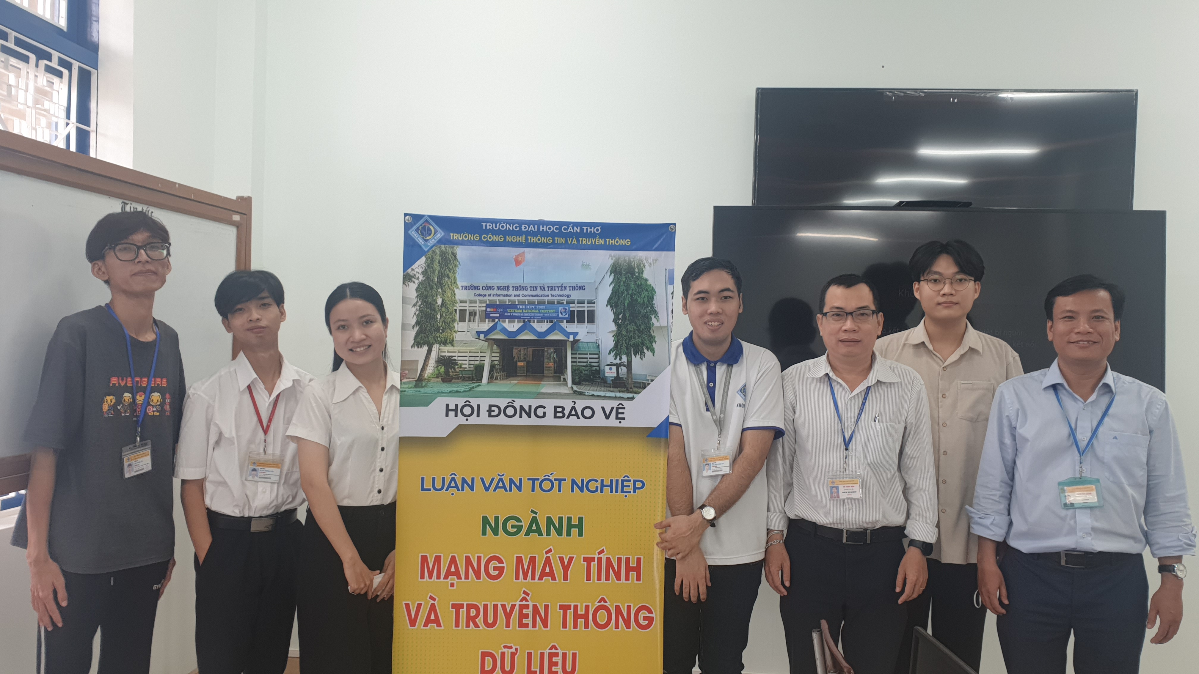 Sinh viên MMT & TT