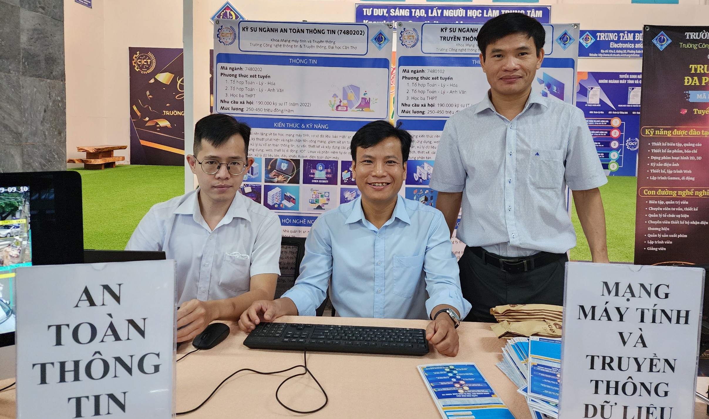 Tư vấn tuyển sinh